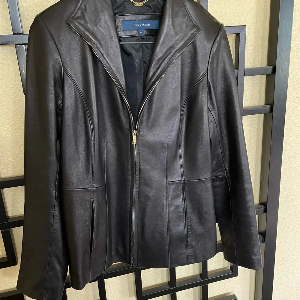 COLE HAAN Women’s leather/lamb skin jacket - Picture 6 of 13